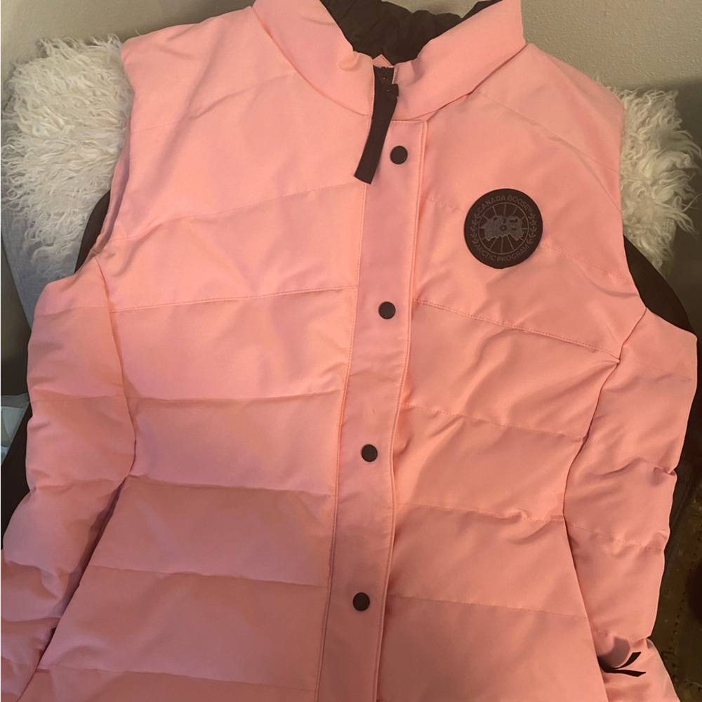 100 Authentic Canada Goose Vest. EUC!